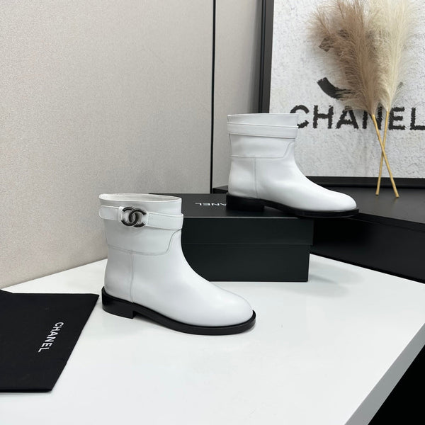 CC FW 2026 Ankle Flat Boot White Cowhide 925673