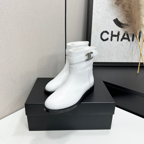 CC FW 2026 Ankle Flat Boot White Cowhide 925673