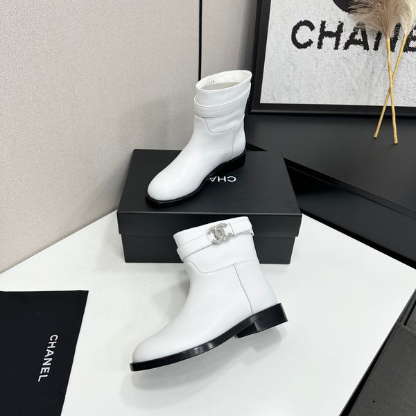 CC FW 2026 Ankle Flat Boot White Cowhide 925673