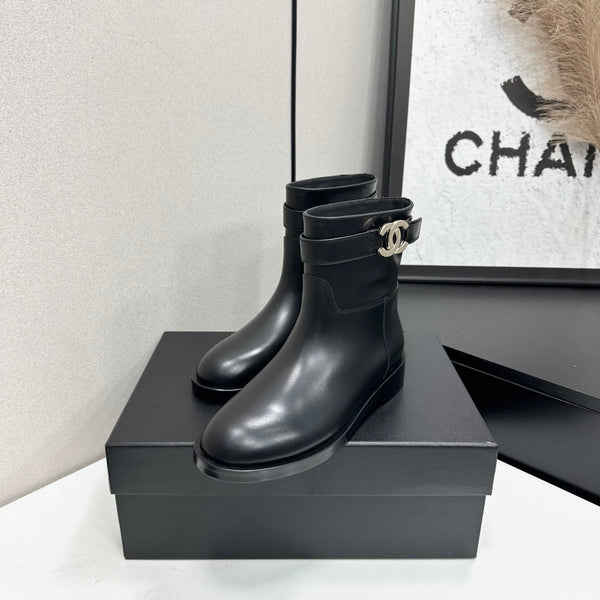 CC FW 2026 Ankle Flat Boot Black Cowhide 925674