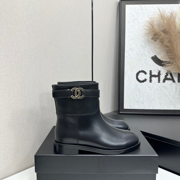 CC FW 2026 Ankle Flat Boot Black Cowhide 925674