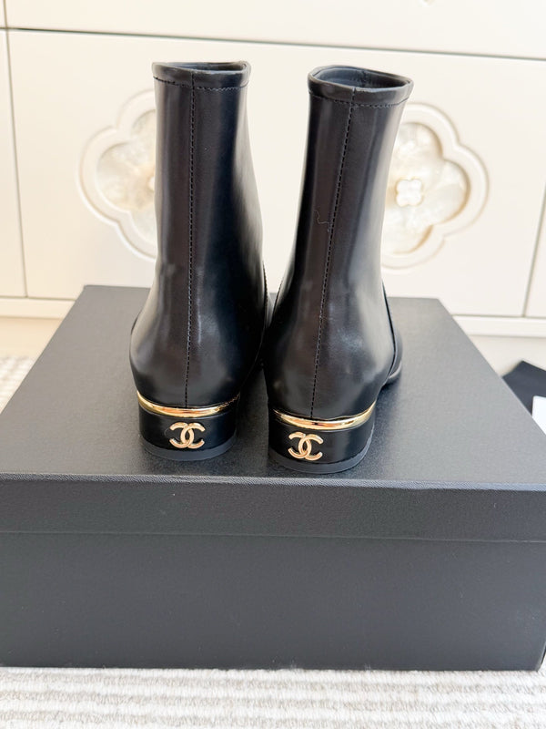 CC 26s Ankle Boots Black Leather 122042