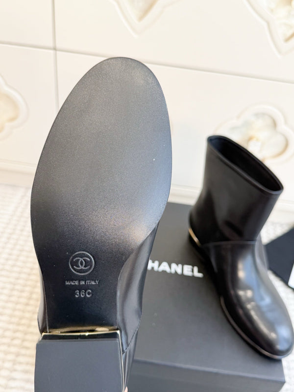 CC 26s Ankle Boots Black Leather 122042