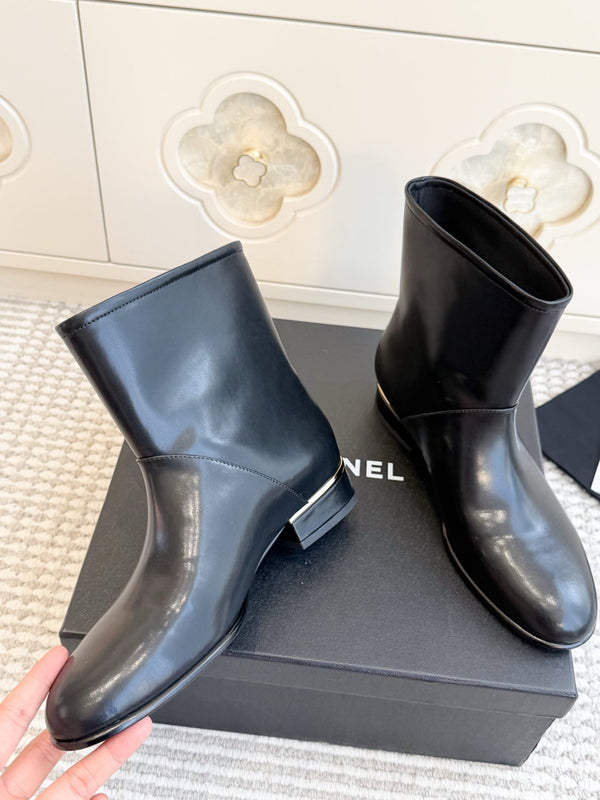 CC 26s Ankle Boots Black Leather 122042