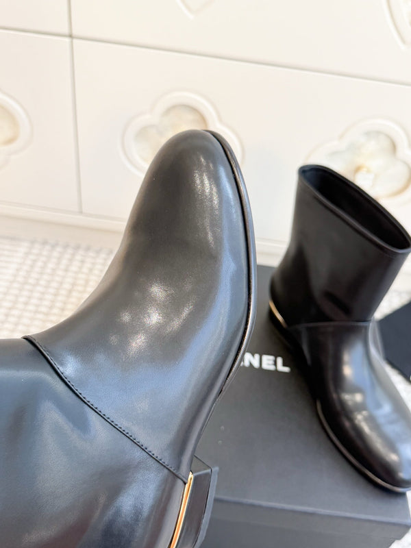 CC 26s Ankle Boots Black Leather 122042