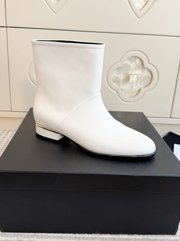 CC 26s Ankle Boots White Leather 122043