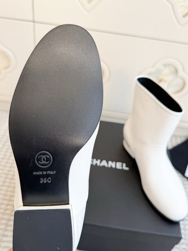 CC 26s Ankle Boots White Leather 122043
