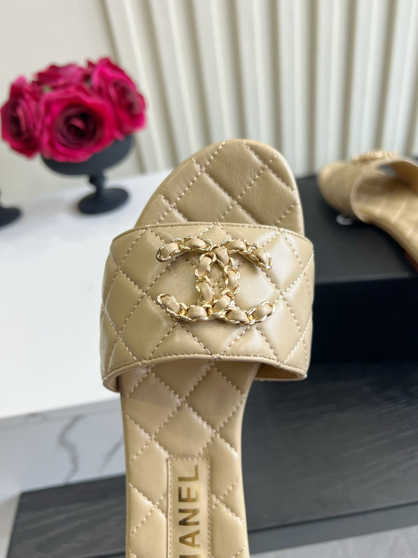 CC 26s Flat Sandals Beige Quited Leather 906219