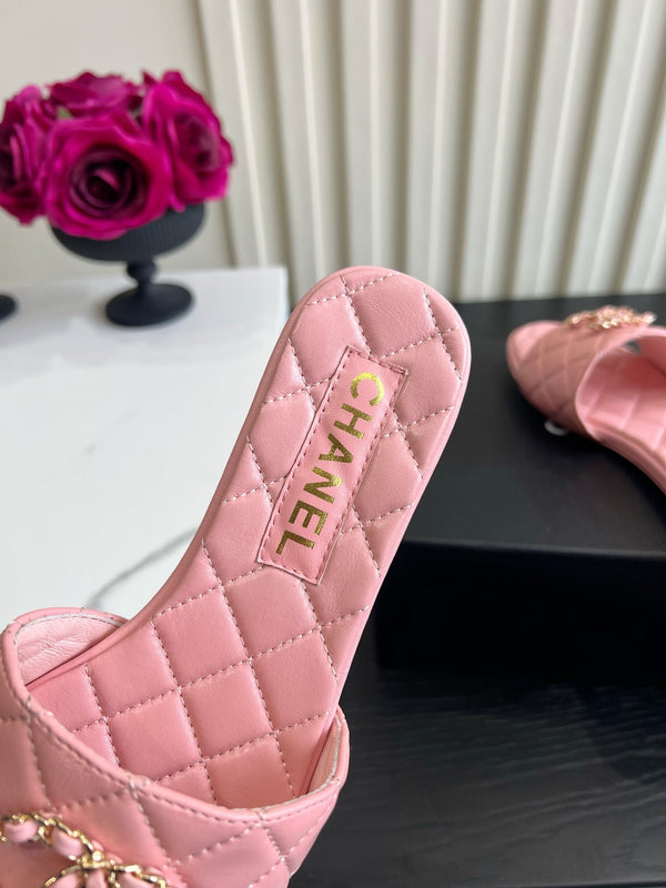 CC 26s Flat Sandals Light Pink Quited Leather 906218