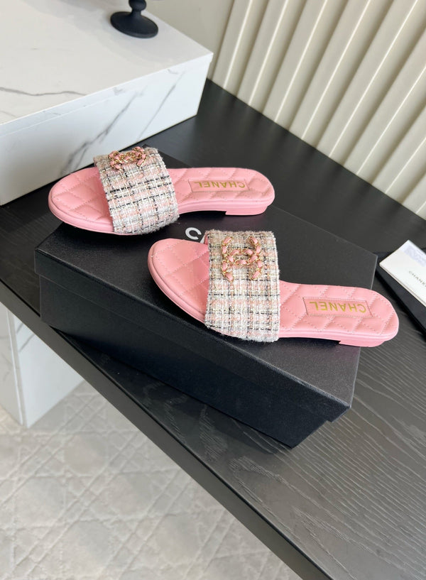 CC 26s Flat Sandals Light Pink Quited Leather 906223