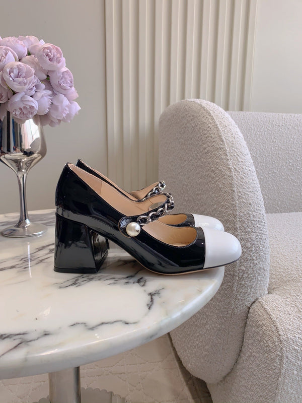 Miu Bicolor Cap-Toe Pump 7.5cm Black White Patent Leather 724260