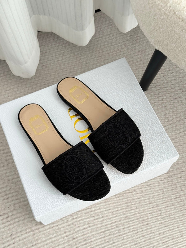 CD Médaillon Slide Flat Black Denim 849732