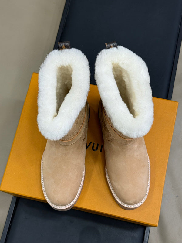 LV Territory Flat Ankle Boots Light Brown Suede Wool 542258
