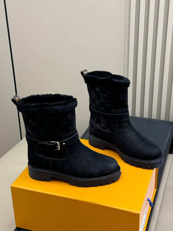 LV Territory Flat Ankle Boots Black Suede 542260