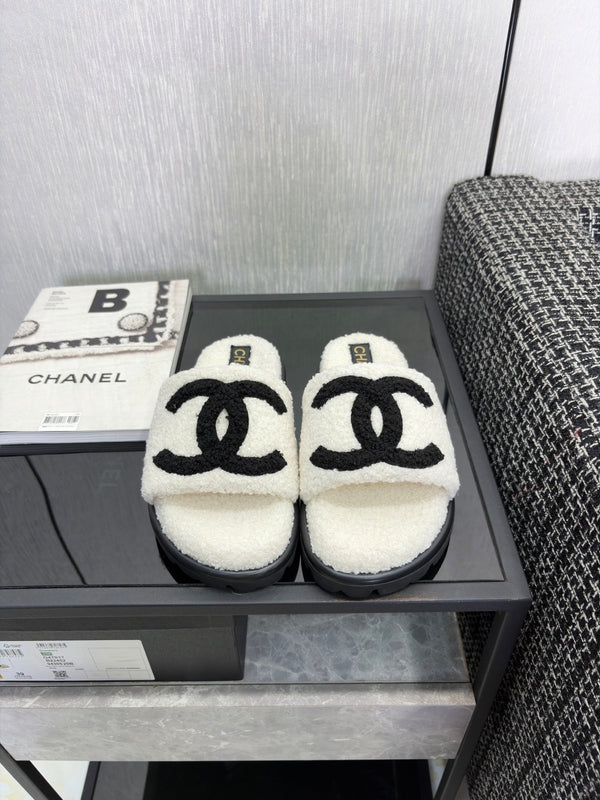 CC 26s Shearling Slide Flat Mules White Black Wool 128102
