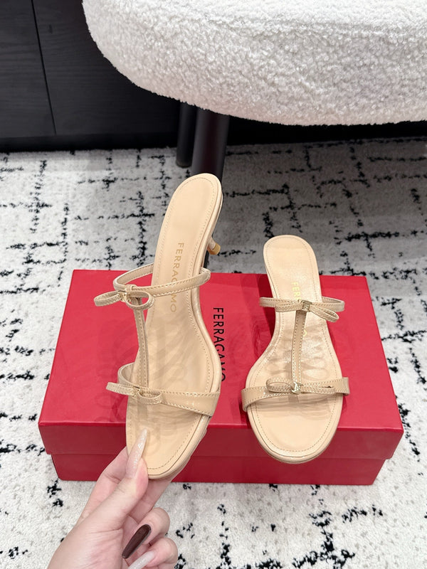 FG 26s T-strap Slippers Beige Leather 923514