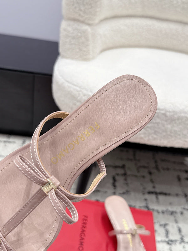 FG 26s T-strap Slippers Light Pink Leather 923515