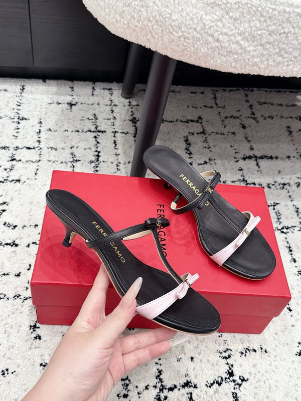 FG 26s T-strap Slippers Black Leather 923516