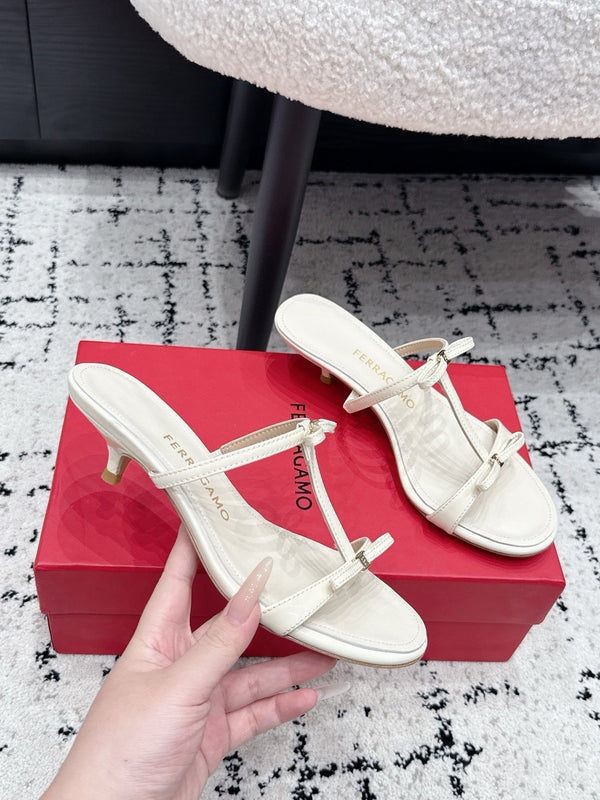 FG 26s T-strap Slippers Cream Leather 923519