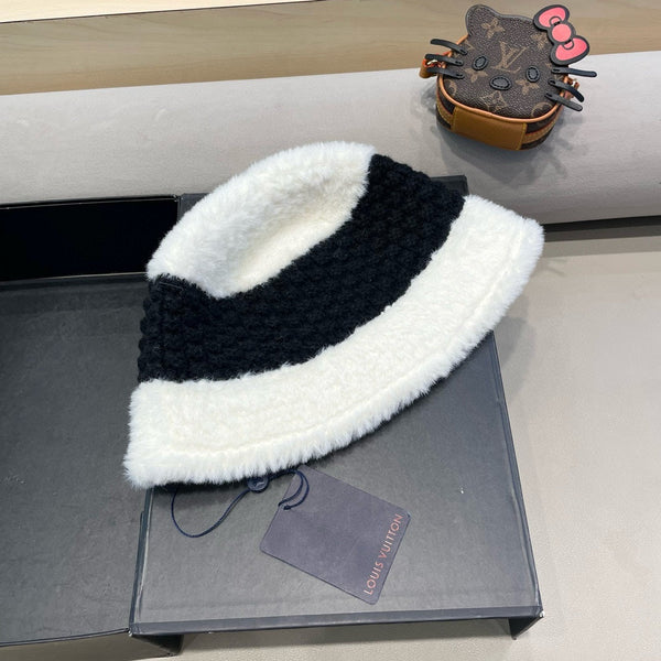 BUCKET HAT IN WHITE MIX BLACK WOOL 421040