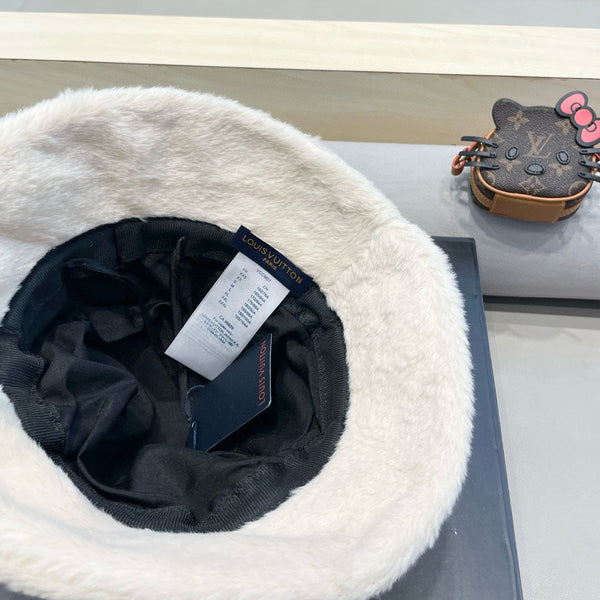 BUCKET HAT IN WHITE WOOL AND LAMB FUR 434940