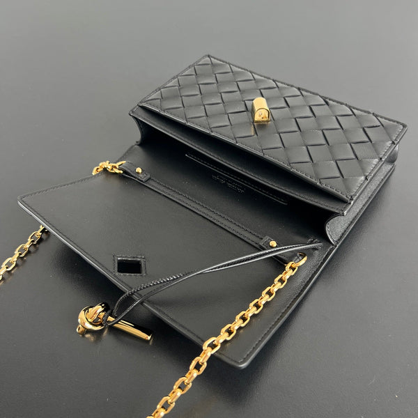 BV 26s Andiamo Pouch Black Intrecciato Leather 291434