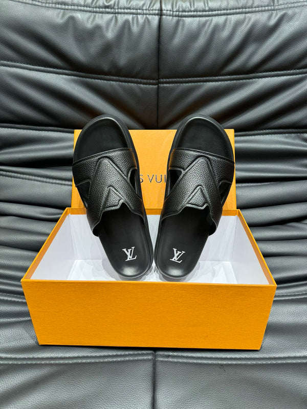 LV OASIS MULE IN BLACK CALFSKIN