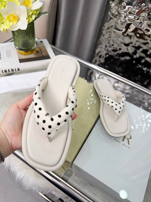 The Row Ginza Thong Sandals White Sheepskin Horsehair 707575