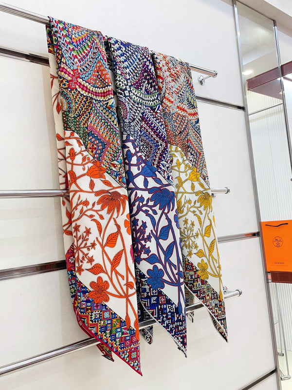 Le Jaguar Et Le Colibri Shawl 135 CM Red Colorful Cashmere And Silk 357904