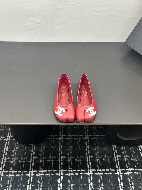 CC 26s Coco Beach Split-Toe Ballet Flats Red Lambskin 832538