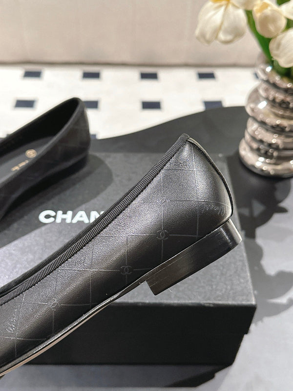cc 25c ballet flat cross line pattern black lambskin 237482