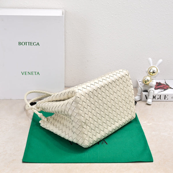 BV 26s Parachute Bag Cream Intrecciato Leather 291409