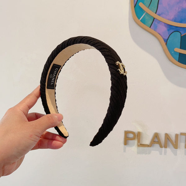 BLACK FABRIC HAIRBAND WITH GOLD LOGO 414437