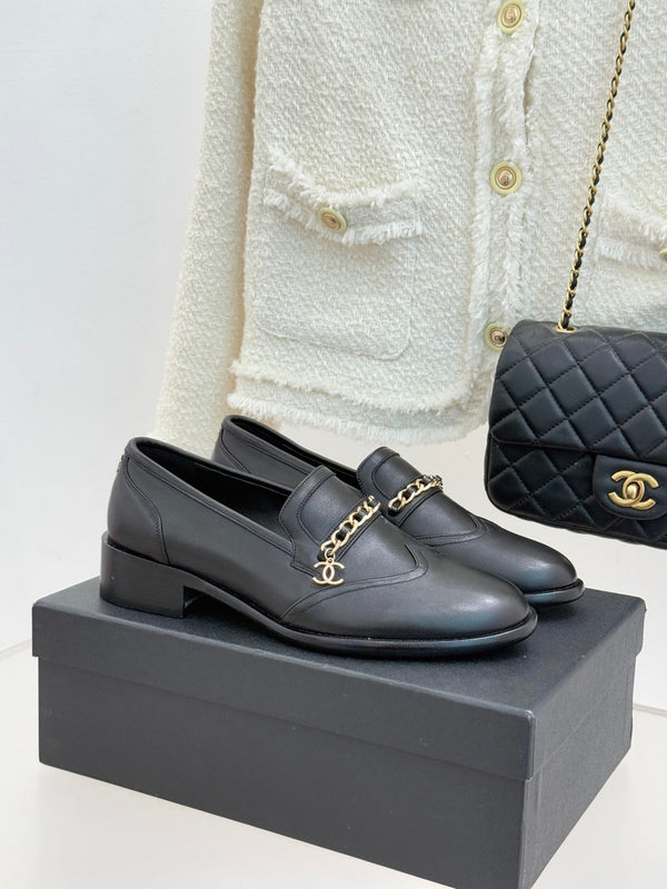 CC 25s Double C Buckle Loafers Black Calfskin 557704