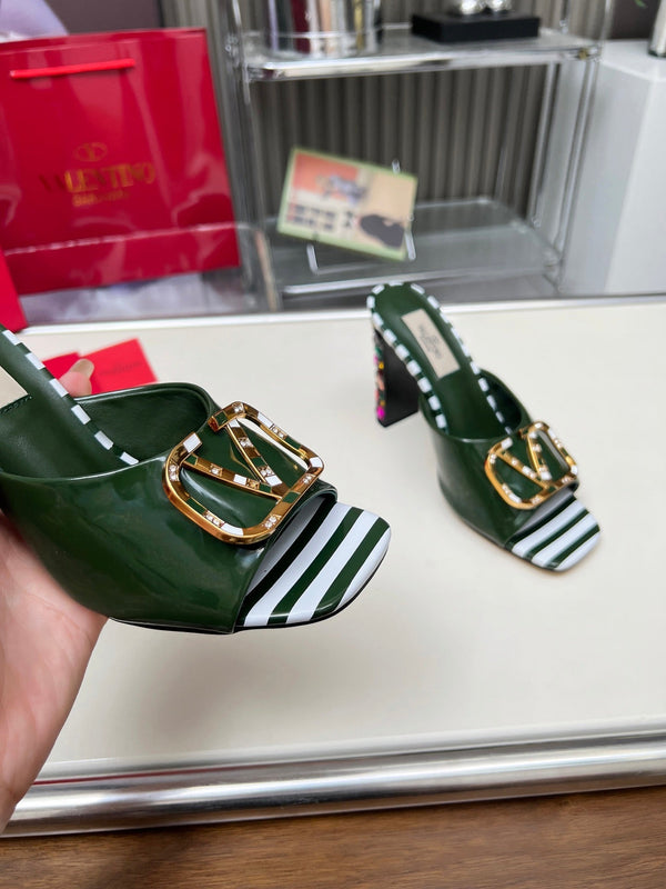VT Vlogo High-Heeled Sandals 10.5cm Emerald Green Patent Leather 625761
