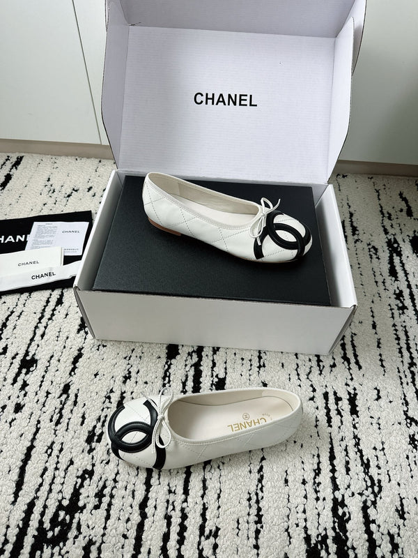 CC 26s Coco Beach Ballet Flats White Quited Lambskin 741121