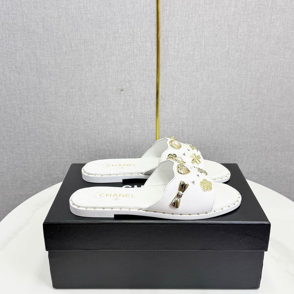CC 26s Crystal Sandal White Sheepskin 639830