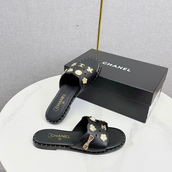 CC 26s Crystal Sandal Black Sheepskin 639831