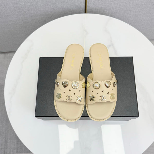 CC 26s Crystal Sandal Beige Sheepskin 639832