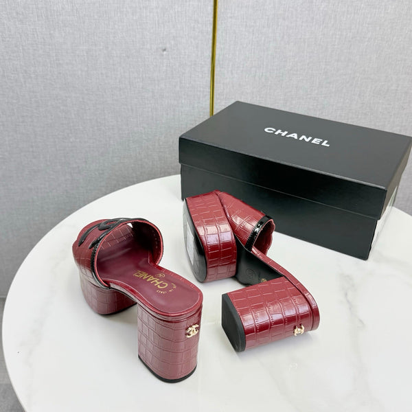 CC 26s Block Heel Sandals 10cm Red Crocodile-Embossed Calfskin