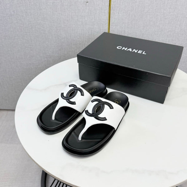 CC 26s CC Thong Slides White Lambskin