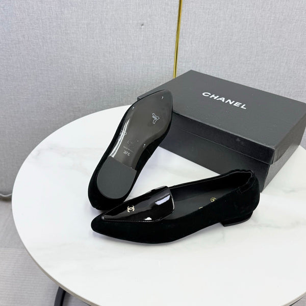 CC 26s Pointed Loafers Black Patent Leather 972783