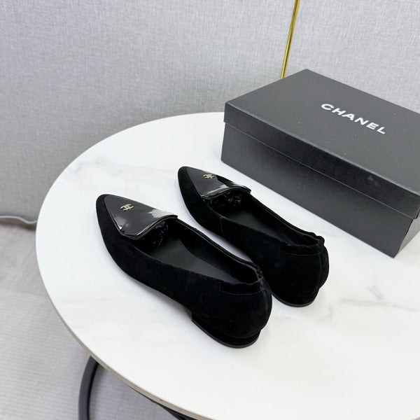 CC 26s Pointed Loafers Black Patent Leather 972783