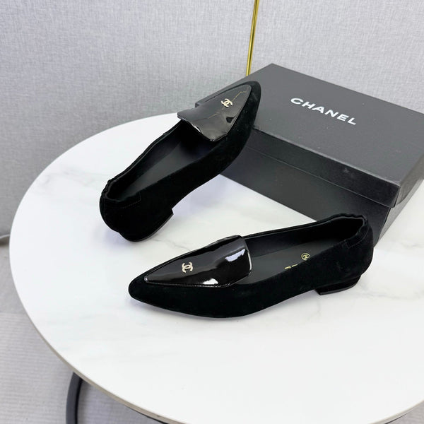 CC 26s Pointed Loafers Black Patent Leather 972783