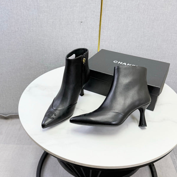 CC 26s Pointed-Toe Stiletto Ankle Boots Black Cowhide 972794
