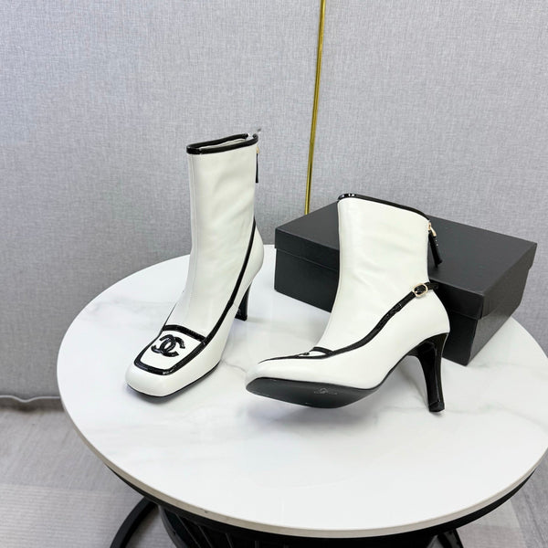 CC 26s Silhouette Ankle Boots White Black Sheepskin 972813