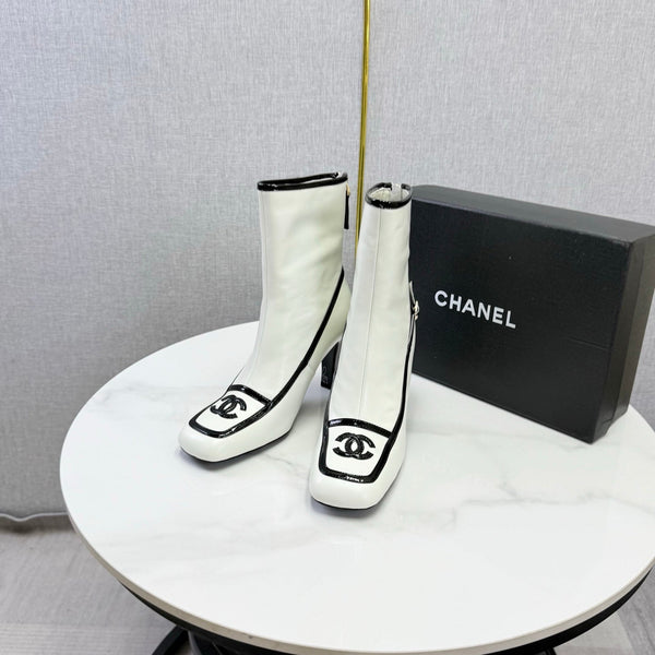 CC 26s Silhouette Ankle Boots White Black Sheepskin 972813