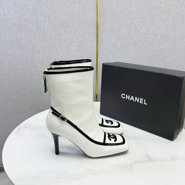 CC 26s Silhouette Ankle Boots White Black Sheepskin 972813