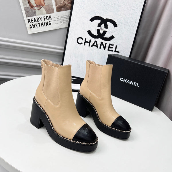 CC 25 Chelsea Ankle Boots With Chain 85mm Beige Black Sheepskin 374034
