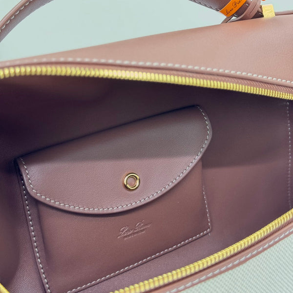 LP Extra Pouch L27 Caramel Calfskin Linen 231570
